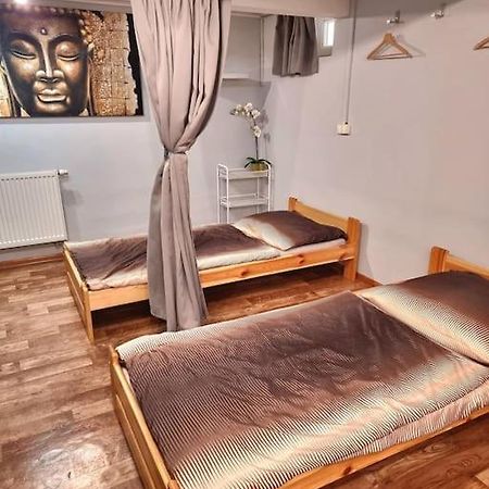 Simple Apartment Near Hockey & Football Arena براتسيلافا المظهر الخارجي الصورة