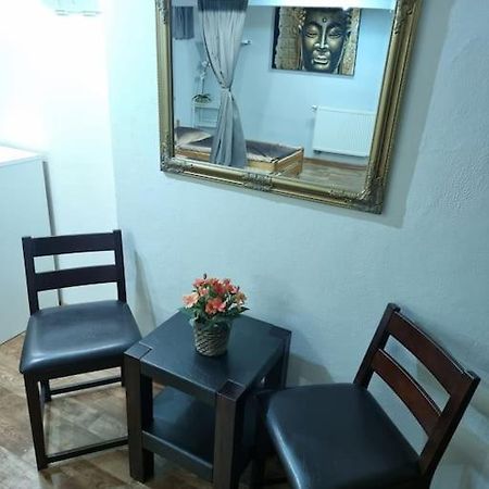 Simple Apartment Near Hockey & Football Arena براتسيلافا المظهر الخارجي الصورة