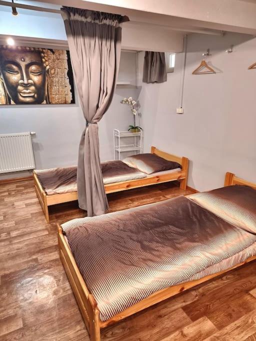 Simple Apartment Near Hockey & Football Arena براتسيلافا المظهر الخارجي الصورة